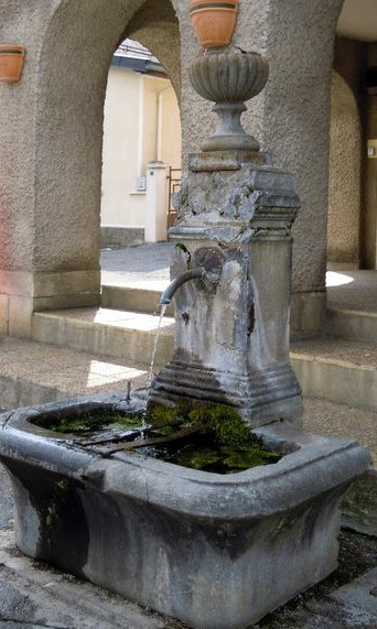 Fontaine Avezac